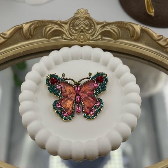Vibrant Butterfly Brooch Piper-k - Picture 5 of 6